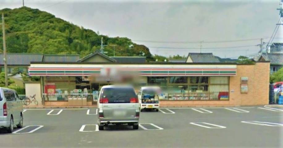 コンビニ　セブンイレブン（コンビニ）まで693m