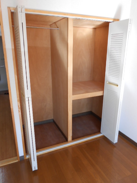 収納　クローゼット・納戸（各半間分づつ）完備