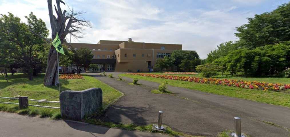 中学校　恵み野中学校（中学校）まで741m