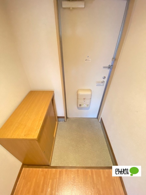 玄関　同物件別部屋