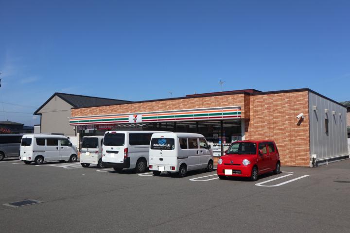 コンビニ　セブンイレブン（コンビニ）まで1844m