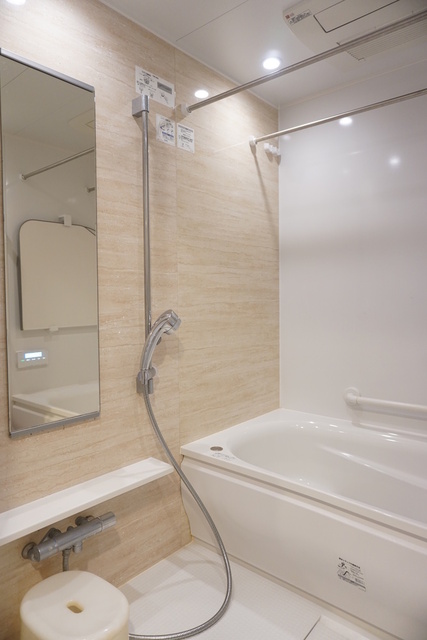 バス・シャワールーム　＊追い焚き・浴室乾燥機付＊前回募集時の写真です