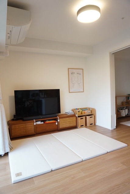 居室・リビング　＊カーテン・備品は設備に含まず＊前回募集時の写真です