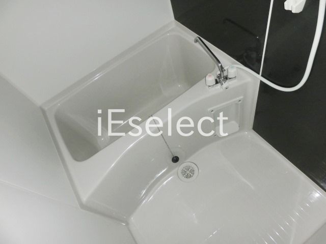 バス・シャワールーム　きれいなバスルーム。