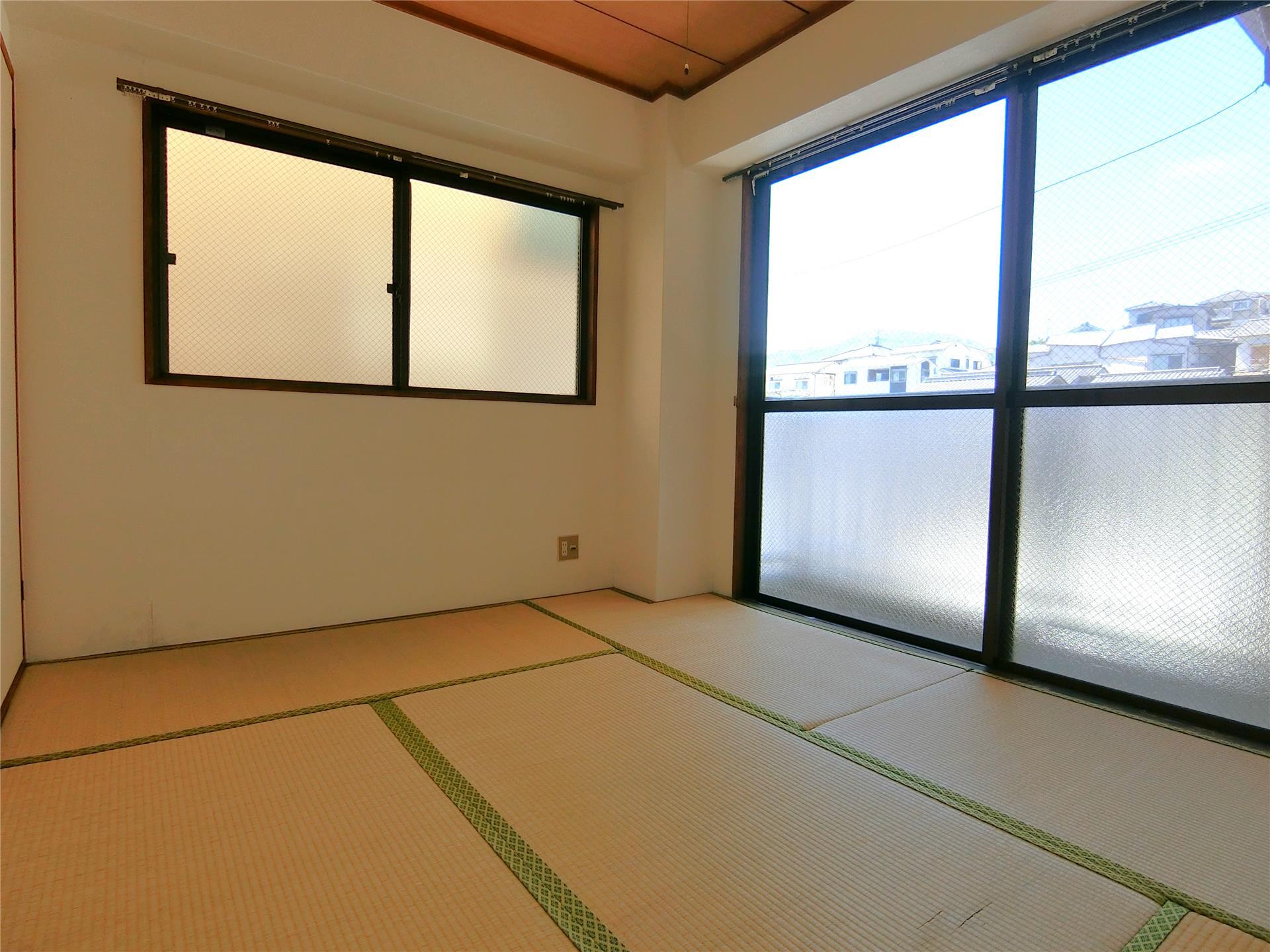 その他部屋・スペース　二面採光で明るい和室6帖♪