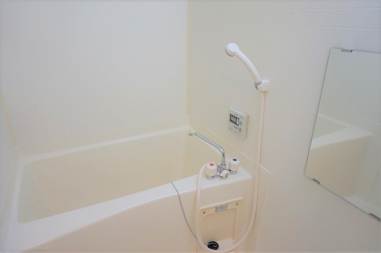 バス・シャワールーム　浴室には鏡付き！