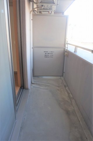 バルコニー　バルコニーでは洗濯物も干せます！