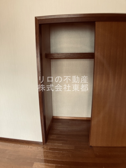 収納　ロングコート・ワンピースなどの収納も可能な縦長収納です！