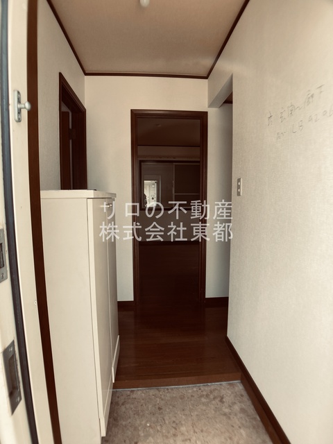 玄関　玄関には下駄箱があるのでスッキリとした空間を保てます