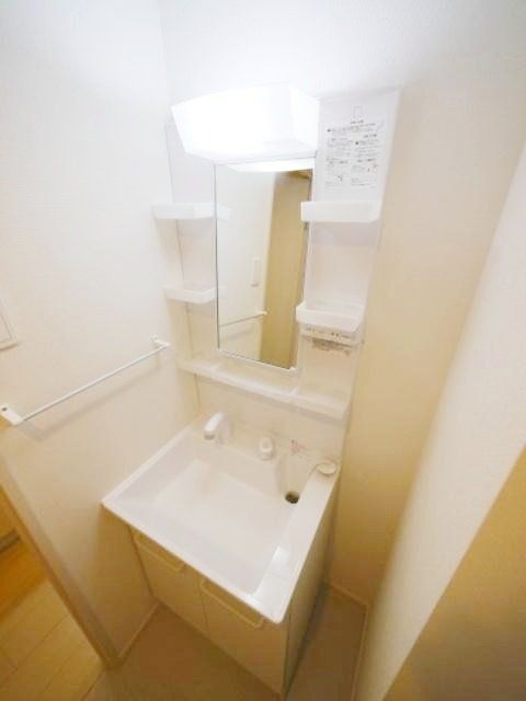 洗面設備　★朝の身支度に便利な独立洗面台です★