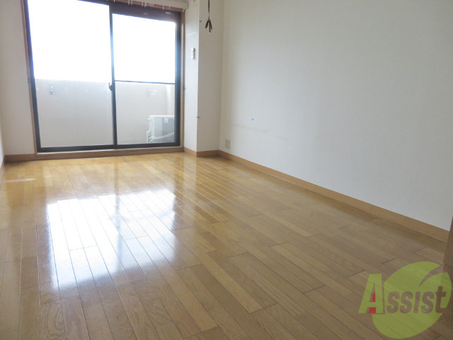 その他部屋・スペース　大きな窓から光が差し込み明るいお部屋です