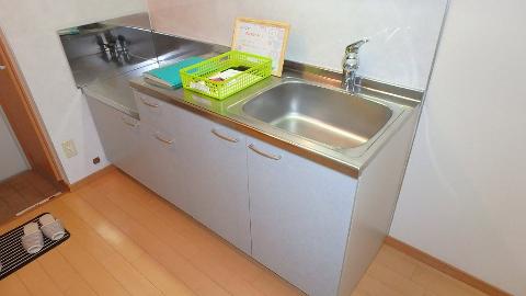 キッチン　蛇口がシャワー付でお掃除も楽々♪