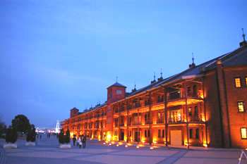 ショッピングセンター　横浜赤レンガ倉庫（ショッピングセンター）まで2019m