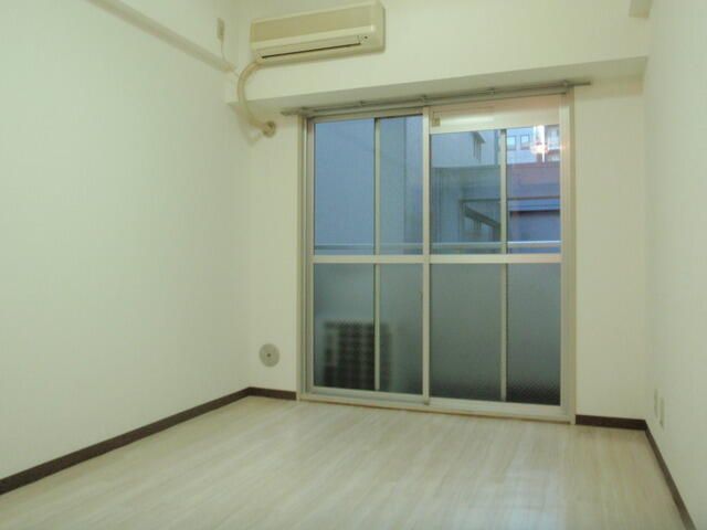 居室・リビング　窓から暖かな日差しが入ります♪