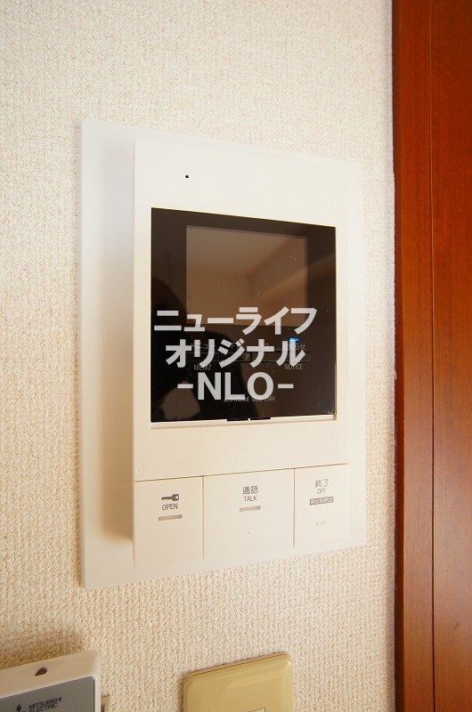 セキュリティ　突然の来訪者にも安心のTVモニター付きインターホン