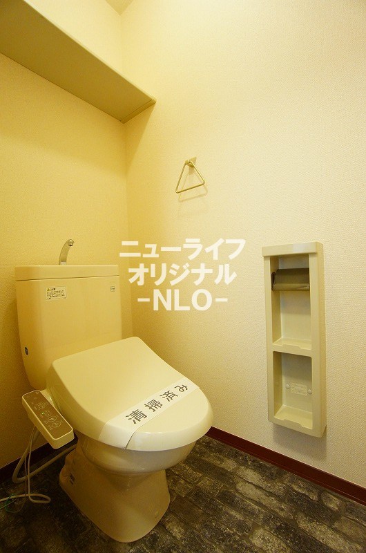 トイレ　トイレには快適な温水洗浄便座付