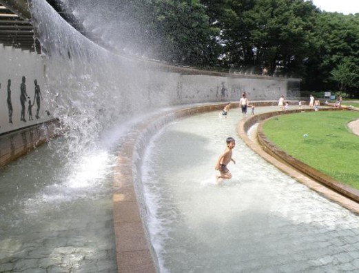 公園　虹の広場（公園）まで749m