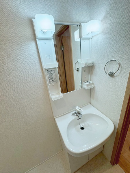 洗面設備　朝の支度に嬉しい独立洗面化粧台