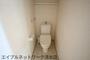 トイレ　落ち着いた色調のトイレです