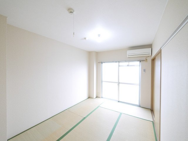 その他部屋・スペース　落ち着いて過ごせるお部屋なので、寝室にいかがでしょうか