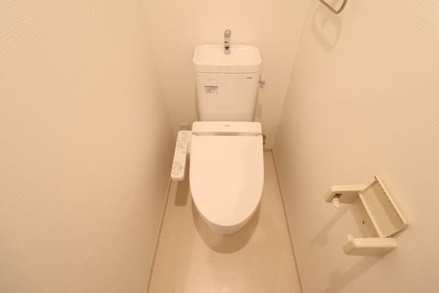 トイレ　温水洗浄便座