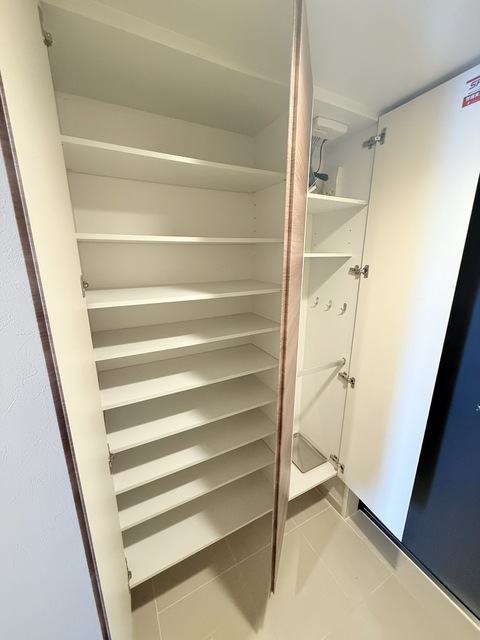 収納　シューズボックス