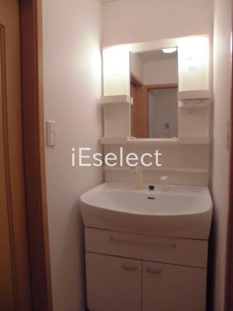 洗面設備　朝の忙しい時間に便利な洗髪化粧台！