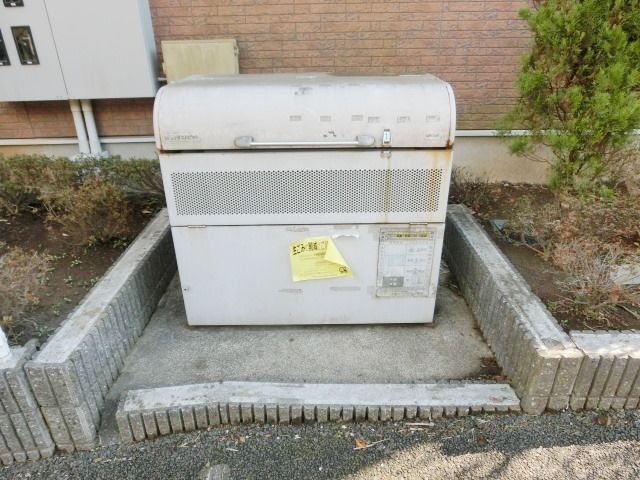 その他　敷地内に専用ごみ置き場があります