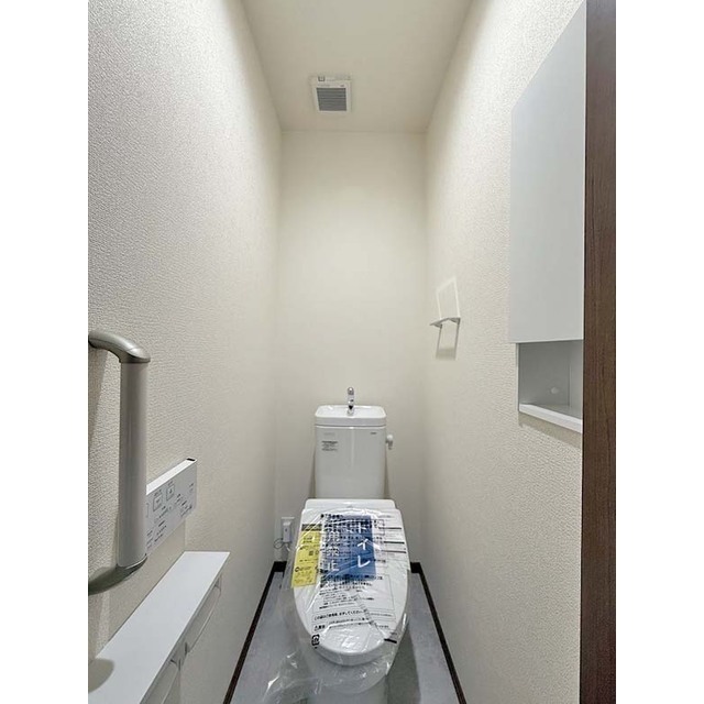 トイレ　トイレ２か所。温水洗浄便座