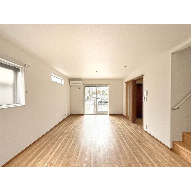 居室・リビング　１６．７帖、二面採光のＬＤＫ