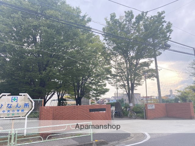 小学校　蕨市立中央小学校（小学校）まで564m