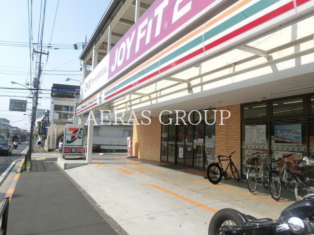 コンビニ　セブンイレブン世田谷新町3丁目店（コンビニ）まで556m