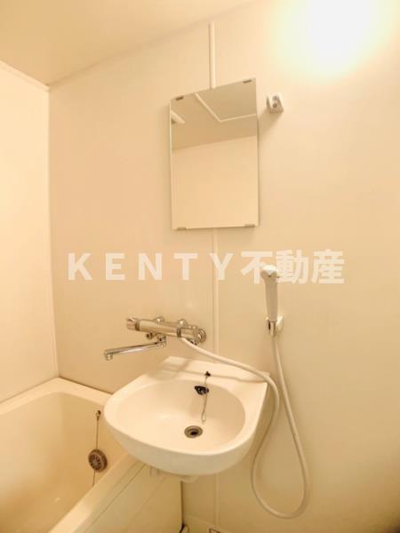 洗面設備　ゆったりとスペースのある洗面所