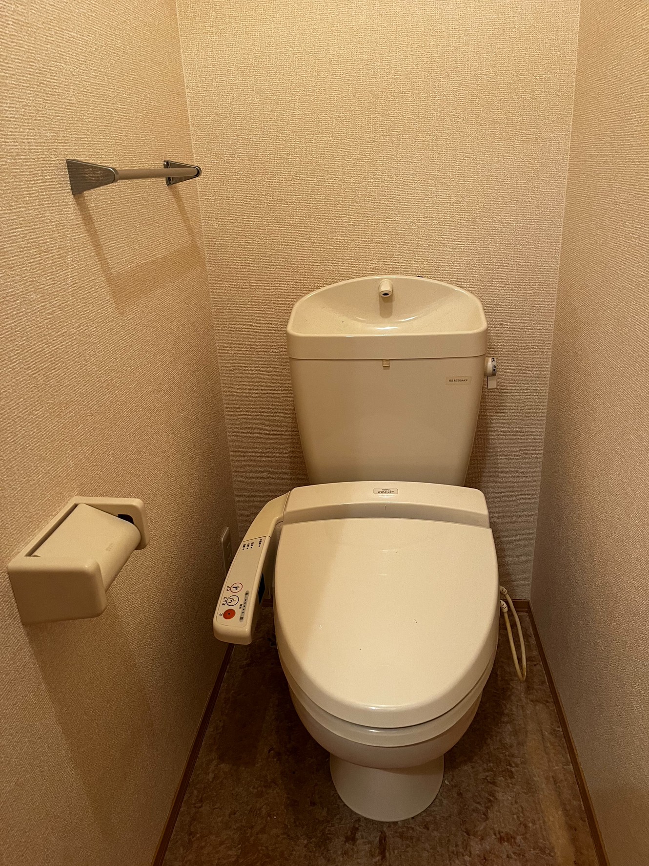 トイレ　温水洗浄便座