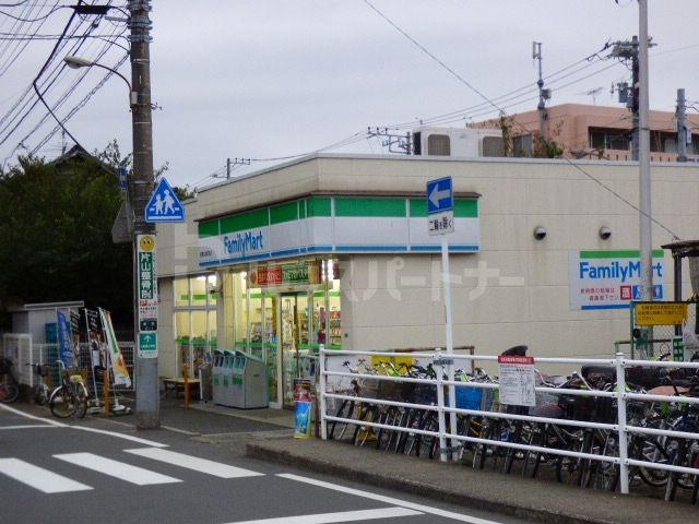 コンビニ　ファミリーマート/船橋法典駅前店（コンビニ）まで550m