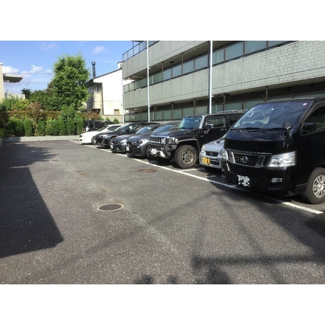 駐車場　駐車場に車を止められます