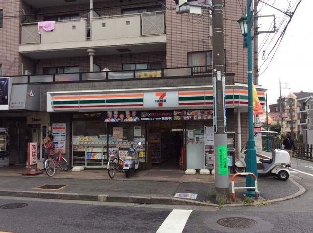 コンビニ　セブンイレブン世田谷松原駅前店（コンビニ）まで196m
