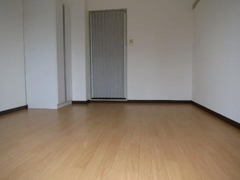 居室・リビング　室内