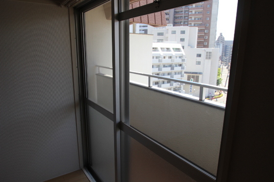 バルコニー　※掲載写真は同マンション別部屋参考写真となります。掲載情報と