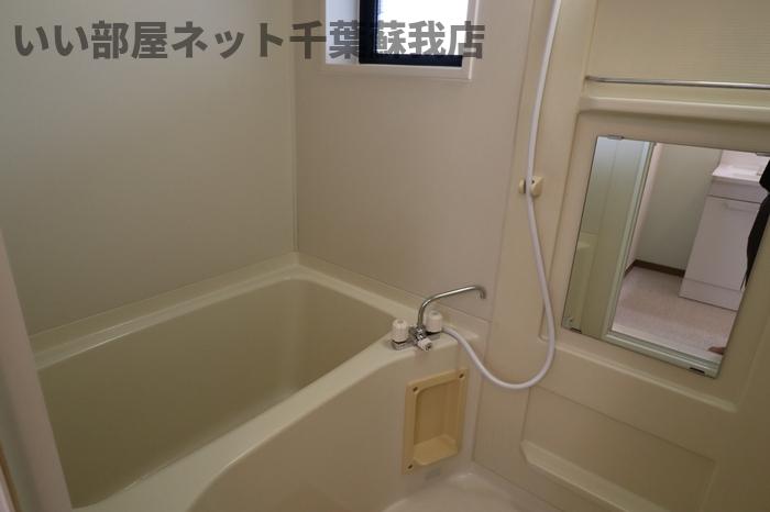 バス・シャワールーム　コンパクトで使いやすいお風呂です