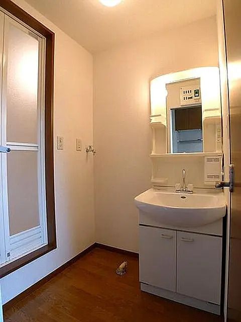 洗面設備　独立洗面台、朝の身支度には欠かせません