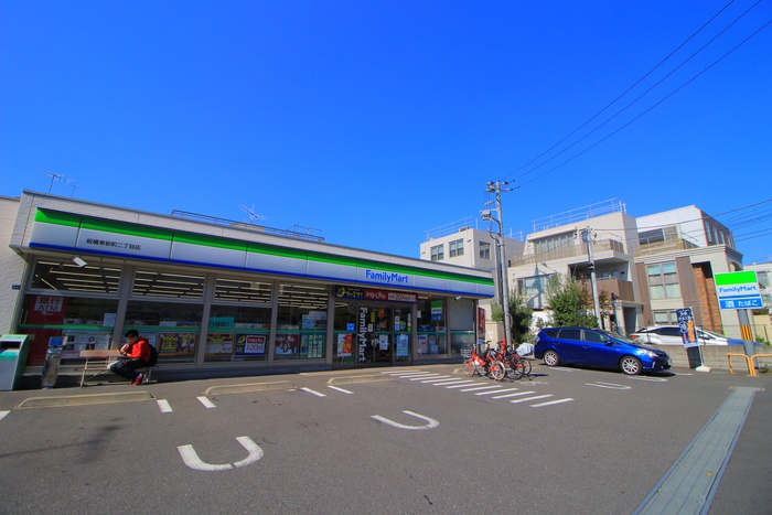 コンビニ　ファミリーマート　板橋東新町二丁目店（コンビニ）まで368m