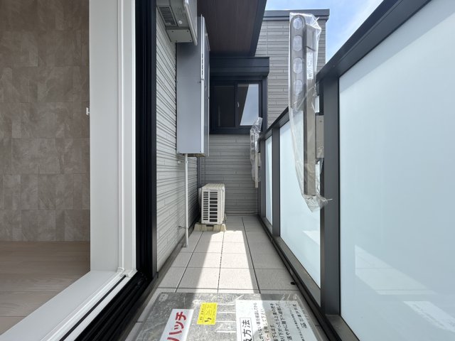 バルコニー　同物件別号室の写真です。