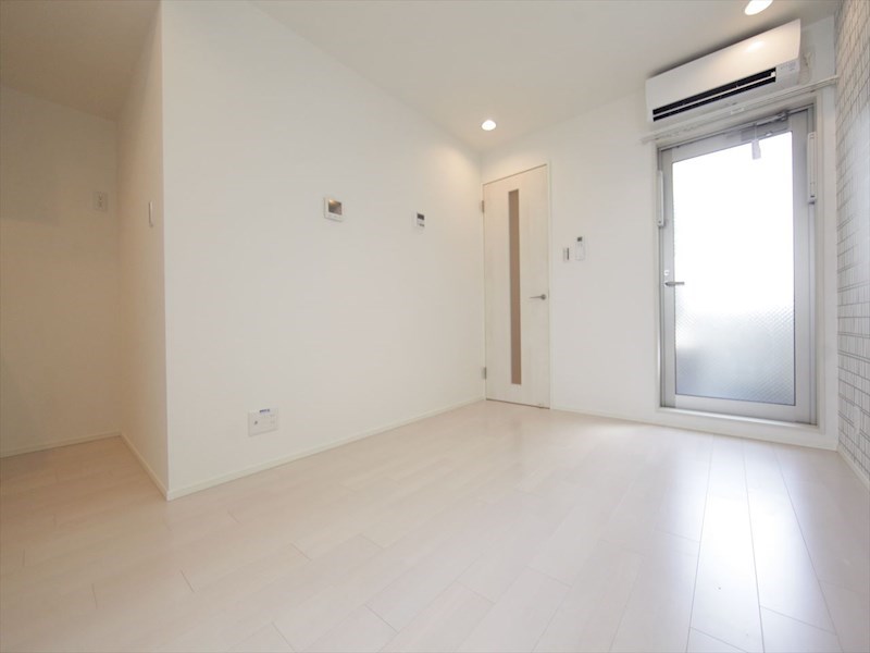 バルコニー　ＬＤＫ8.3帖　エアコン完備　２面採光　バルコニー