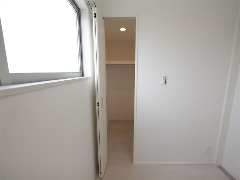 収納　ウォークインクローゼット（収納充実してます）