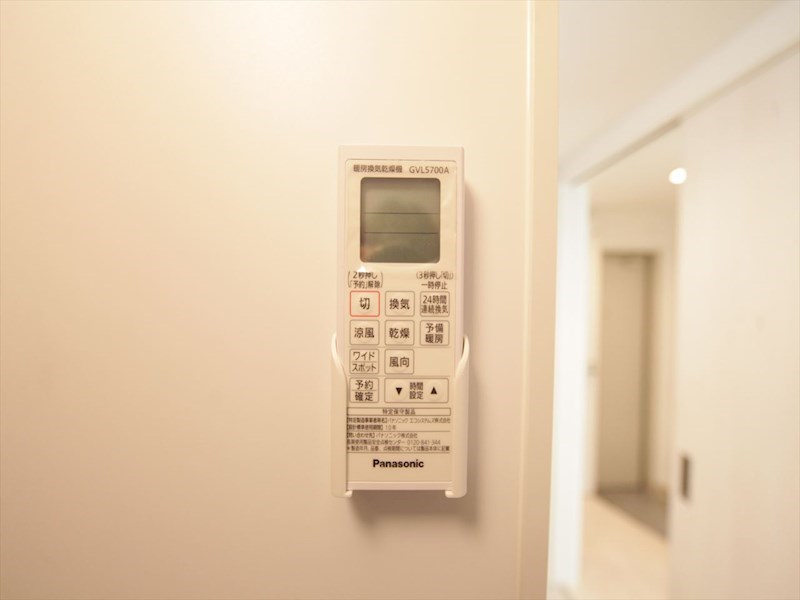 その他設備　浴室暖房乾燥機付き