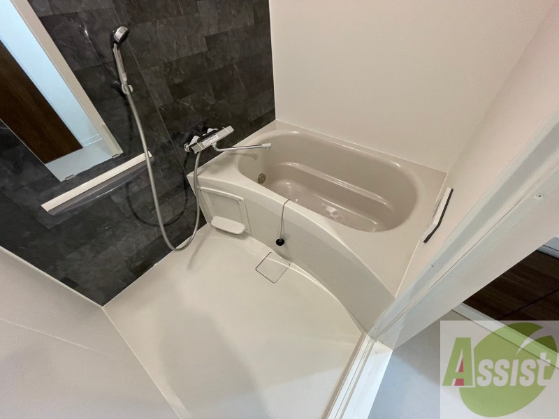 バス・シャワールーム　ユニットバスです。疲れを癒すのに欠かせませんね！