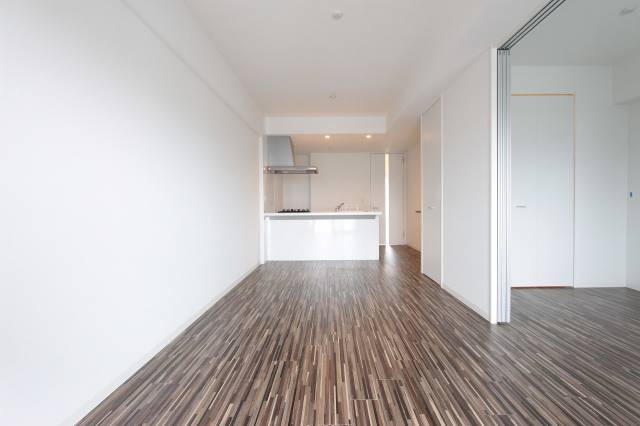 居室・リビング　お洒落で明るいリビングルームです