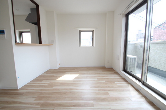 居室・リビング　※別号室の写真です