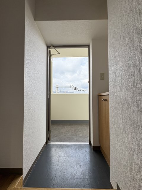 玄関　同物件別号室の写真です。